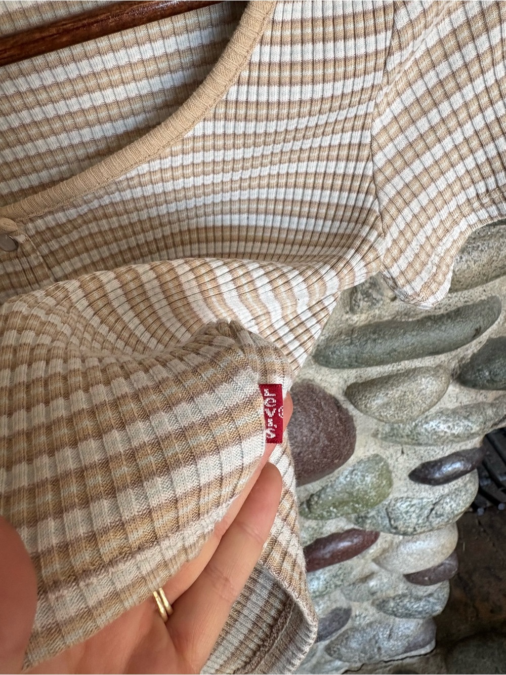 Levi’s Ribbed Snap Front Baby Tee Beige/Light Blue Stripe Size Small 90s inspo - Picture 8 of 9